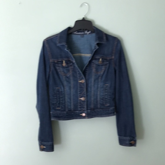 American Eagle Crop Denim Jacket. - Picture 4 of 9